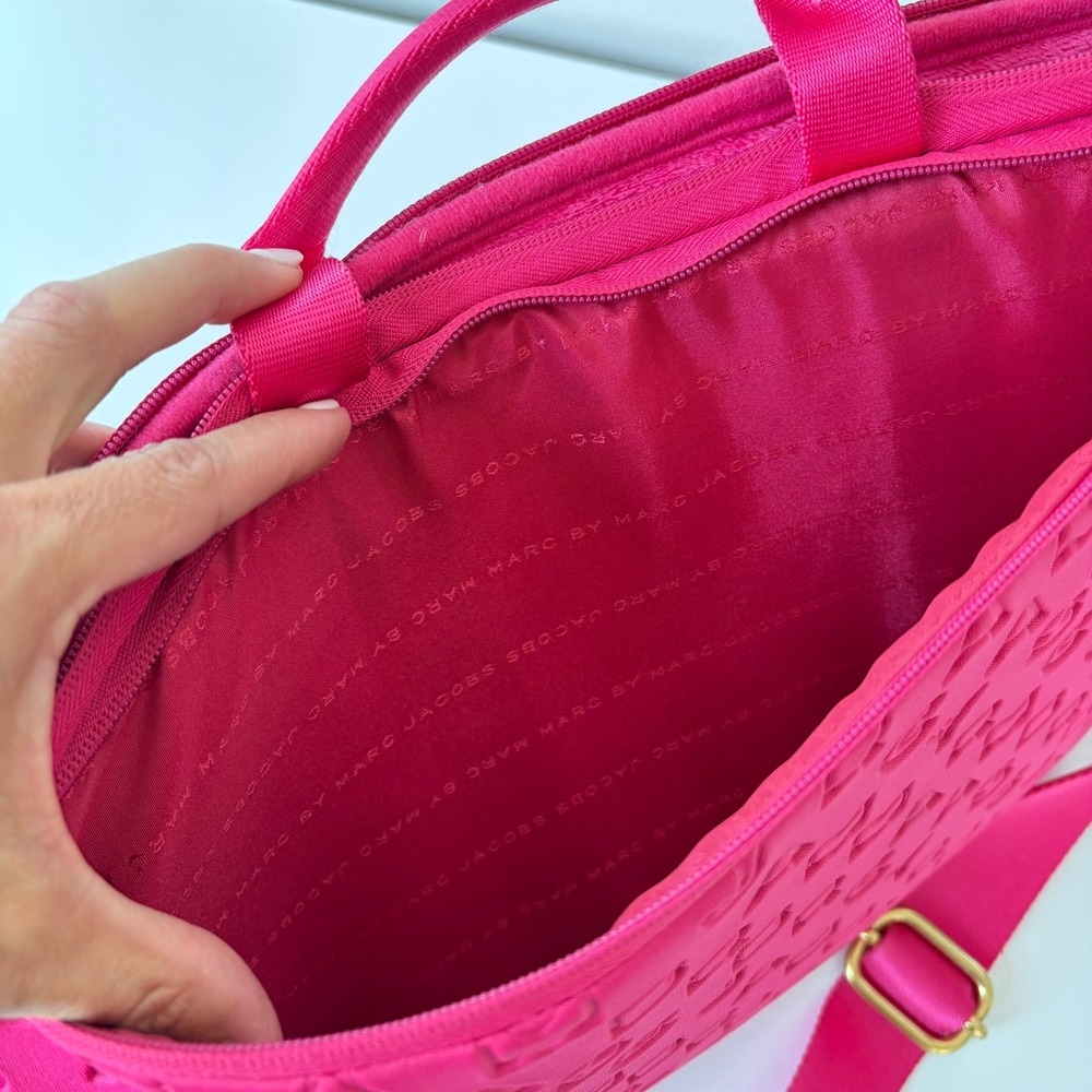 Marc by Marc Jacobs Jumbled Logo Neoprene Laptop Bag Hot Pink Gold Hardware - Picture 9 of 11